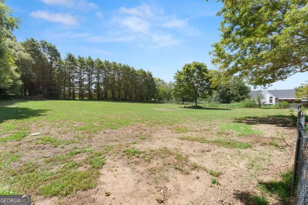 5820 Steve Black RD Clermont, GA 30527