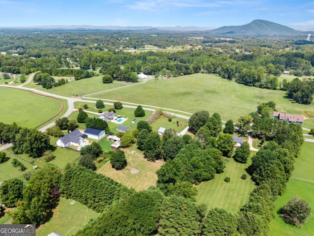 5820 Steve Black RD Clermont, GA 30527