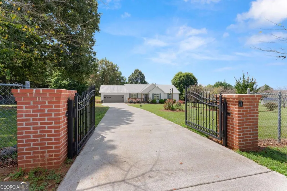 5820 Steve Black RD Clermont, GA 30527