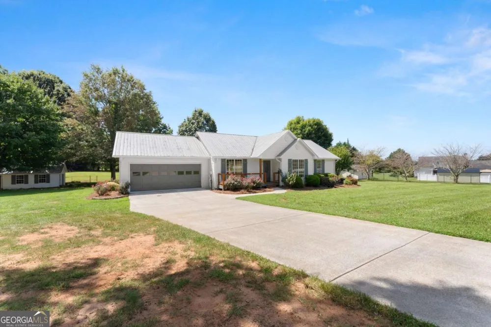 5820 Steve Black RD Clermont, GA 30527