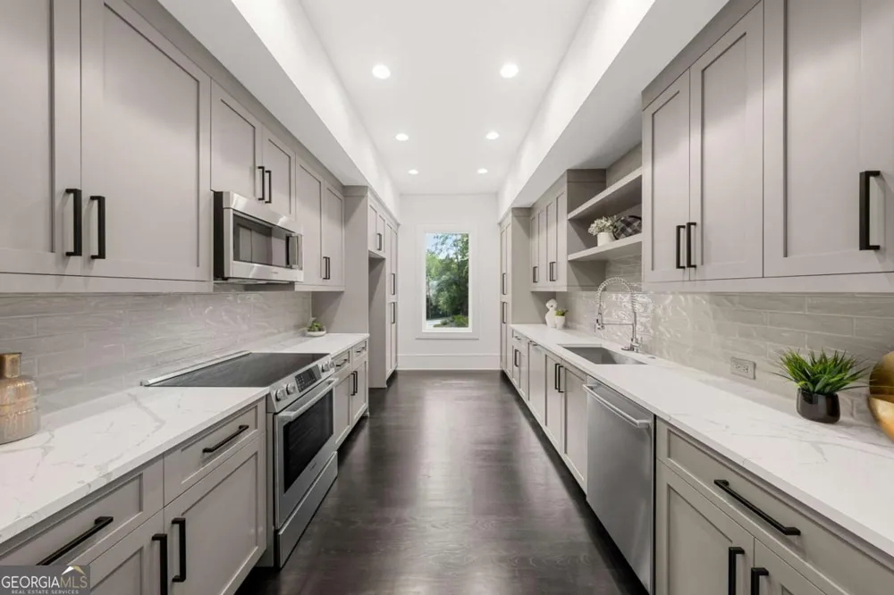 5211 Powers Ferry RD Sandy Springs, GA 30327