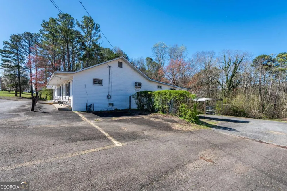 1695 Old Canton RD Ball Ground, GA 30107