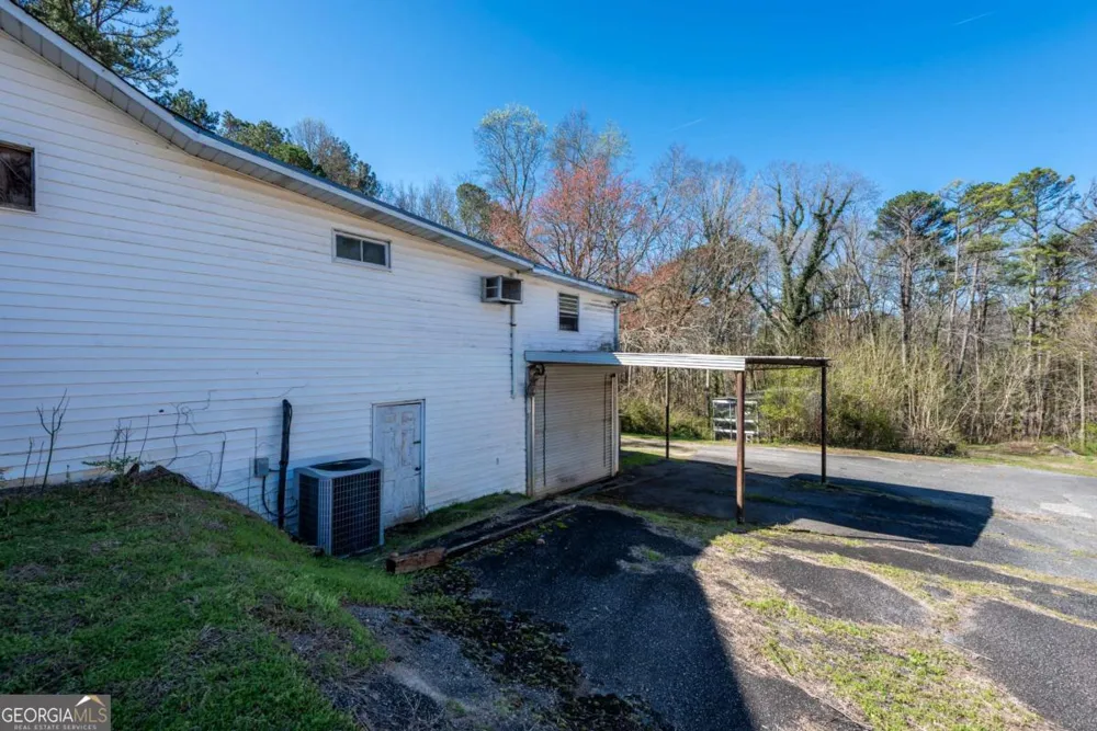 1695 Old Canton RD Ball Ground, GA 30107