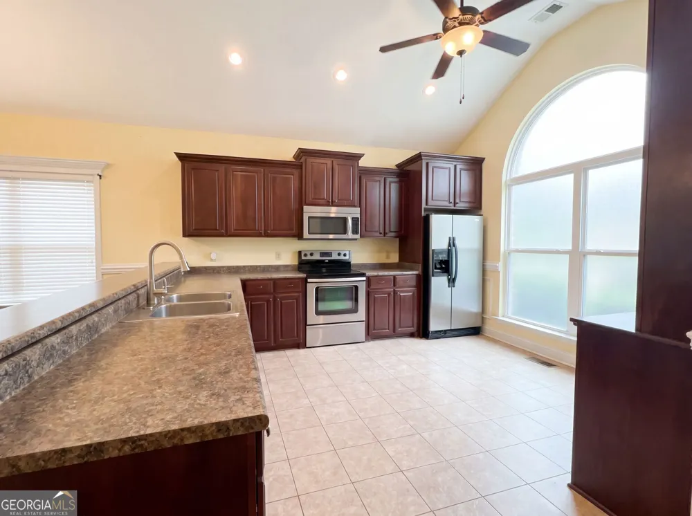 109 Corene AVE Glennville, GA 30427