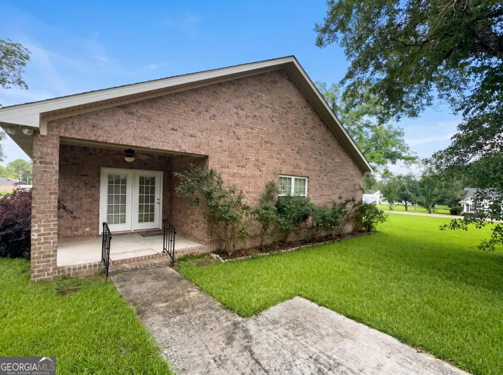 109 Corene AVE Glennville, GA 30427