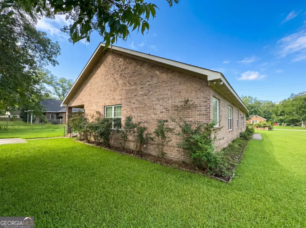 109 Corene AVE Glennville, GA 30427