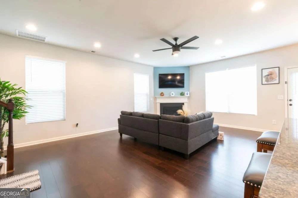 576 Dasheill LN Atlanta, GA 30349