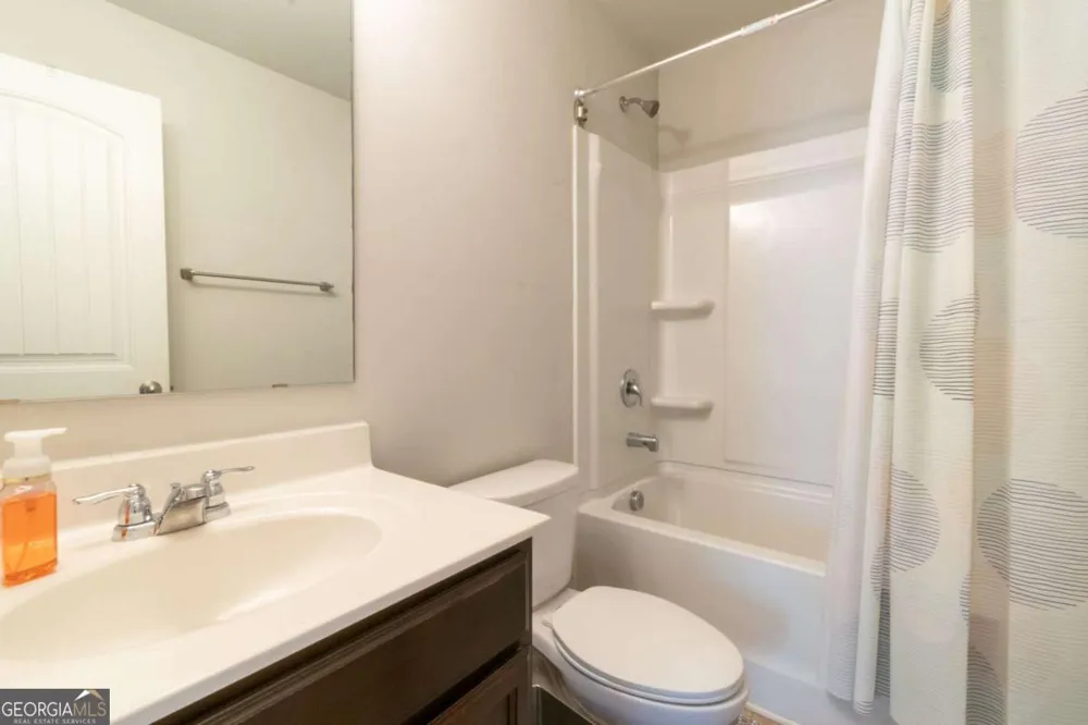 576 Dasheill LN Atlanta, GA 30349