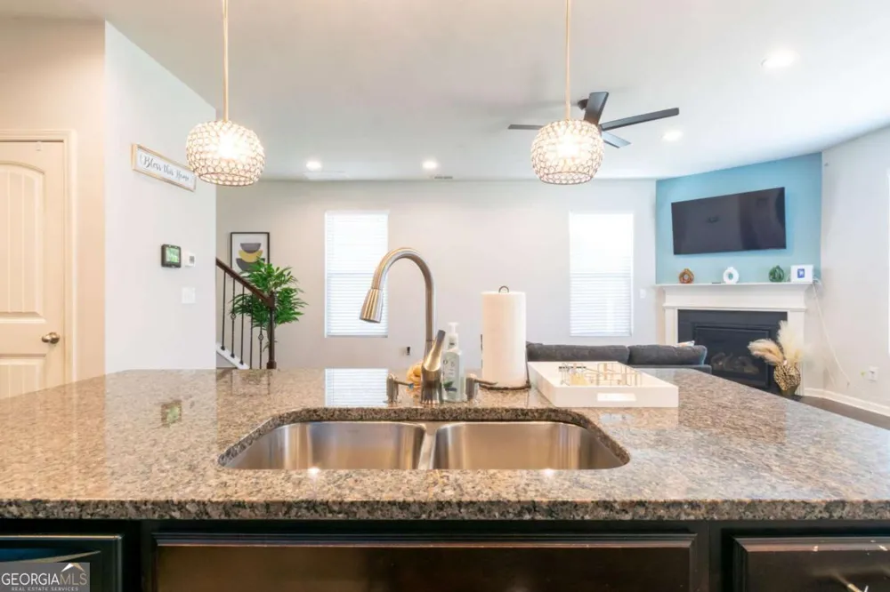 576 Dasheill LN Atlanta, GA 30349