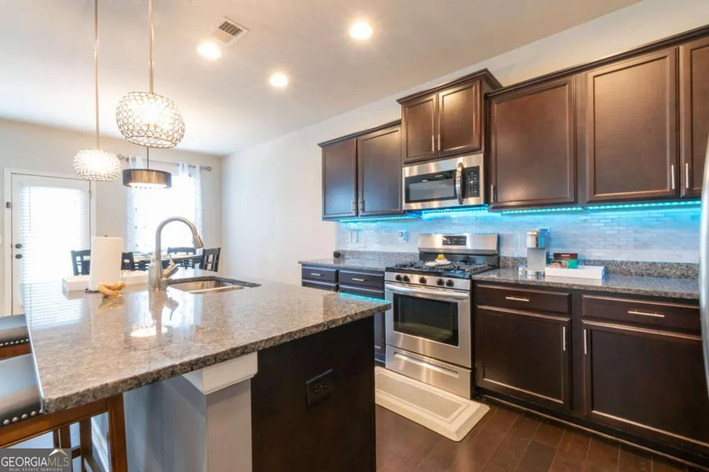 576 Dasheill LN Atlanta, GA 30349