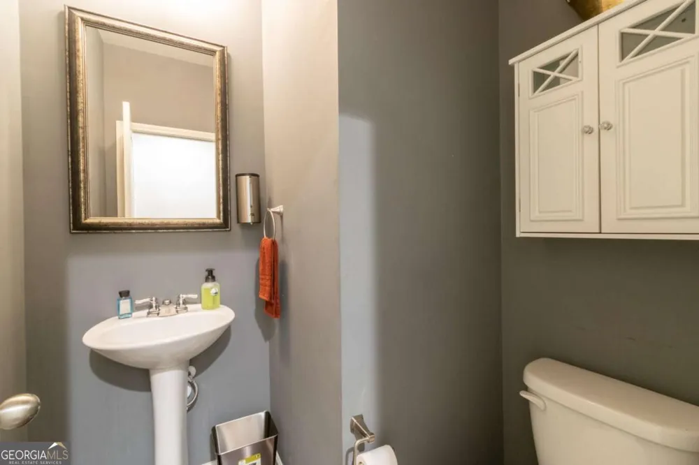 576 Dasheill LN Atlanta, GA 30349