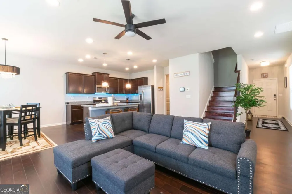 576 Dasheill LN Atlanta, GA 30349