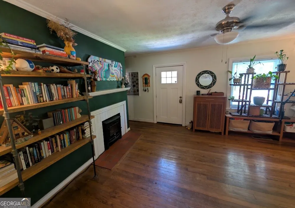 626 N Gordon CIR Hapeville, GA 30354