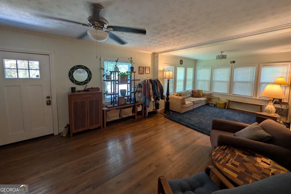 626 N Gordon CIR Hapeville, GA 30354