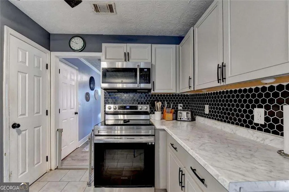 290 Lake Valley DR SW Loganville, GA 30052