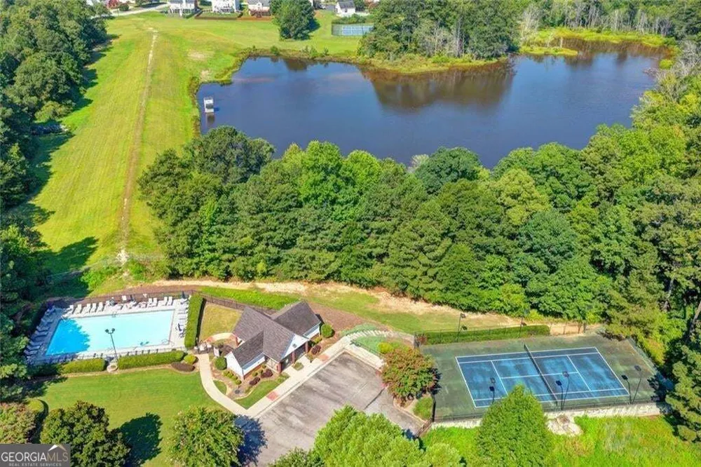 290 Lake Valley DR SW Loganville, GA 30052