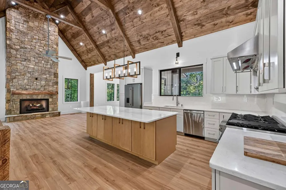 412 Mountain Tops CIR Blue Ridge, GA 30513