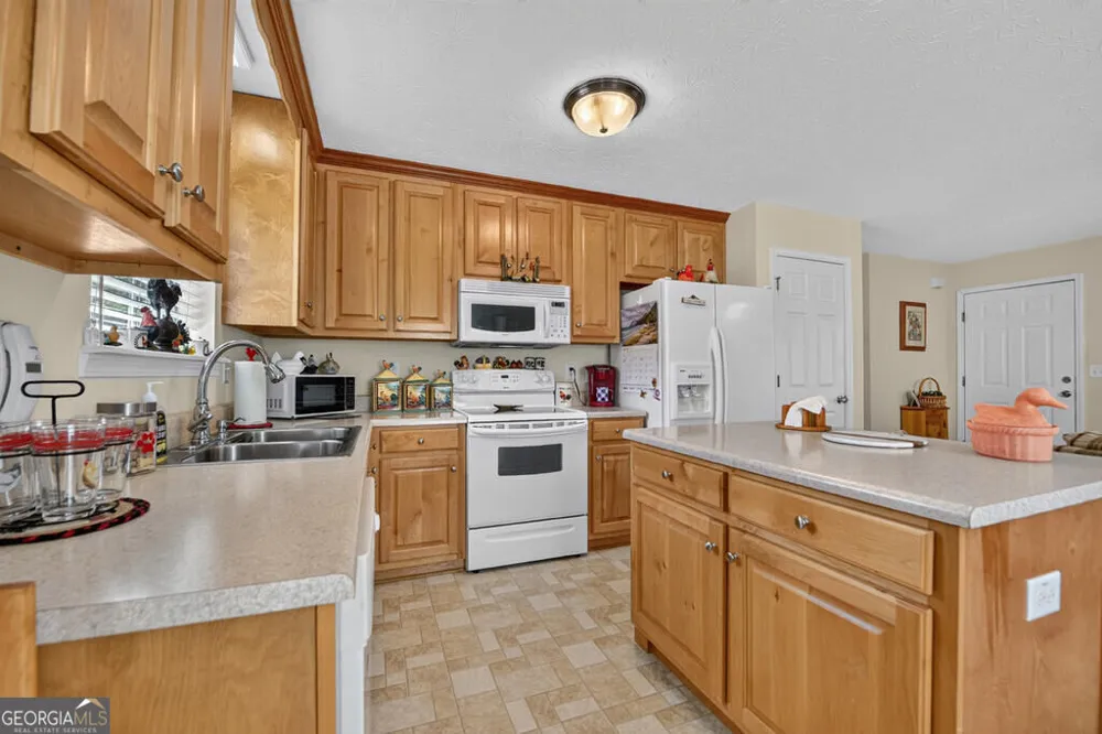 96 Creekside DR McCaysville, GA 30555