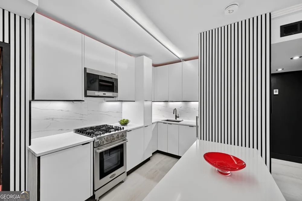 2285 Peachtree RD NE Atlanta, GA 30309