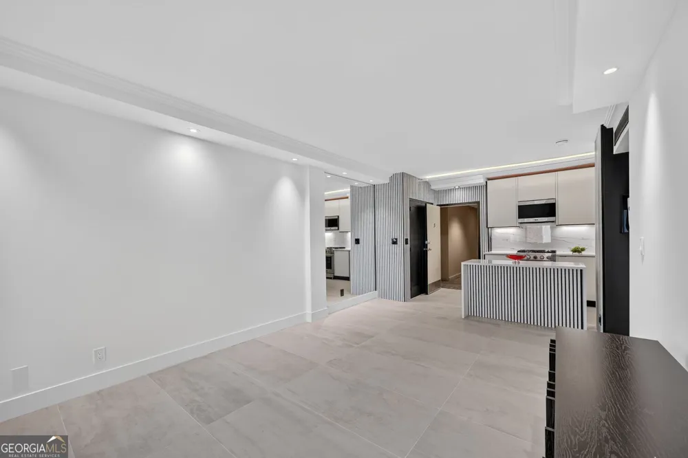 2285 Peachtree RD NE Atlanta, GA 30309