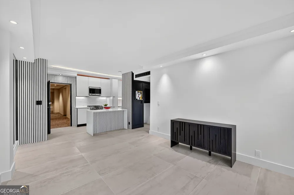 2285 Peachtree RD NE Atlanta, GA 30309