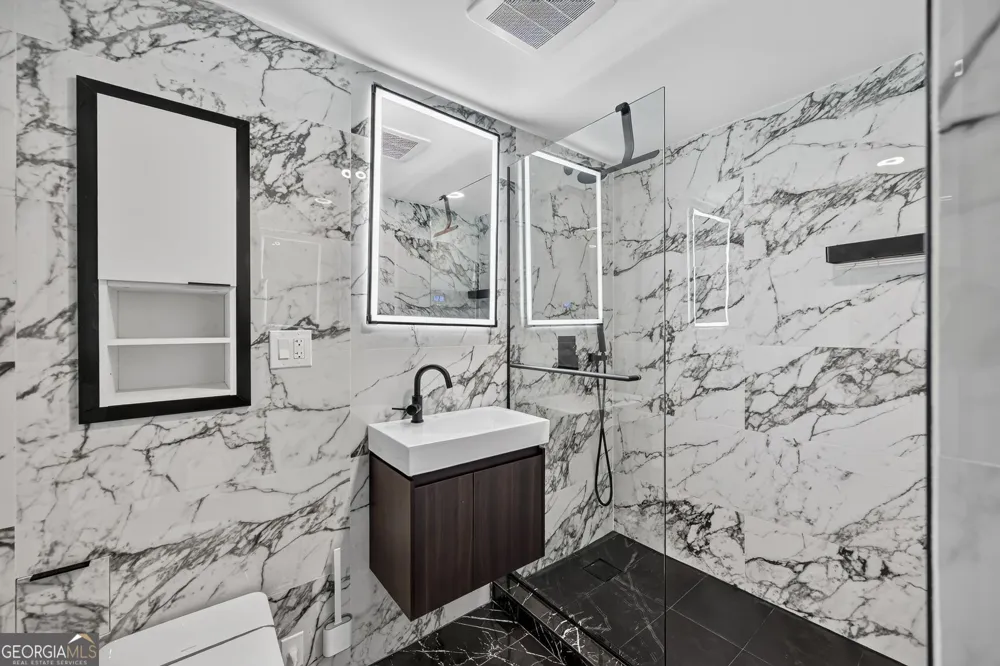 2285 Peachtree RD NE Atlanta, GA 30309