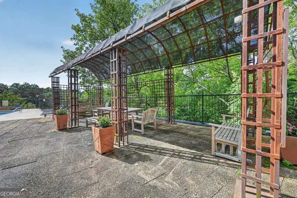 2285 Peachtree RD NE Atlanta, GA 30309