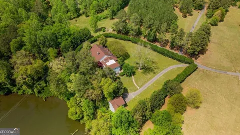 70 Golf Course LN