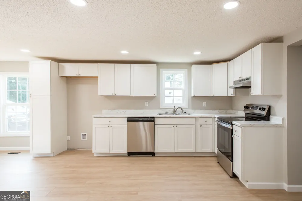 2409 Adams ST Waycross, GA 31501