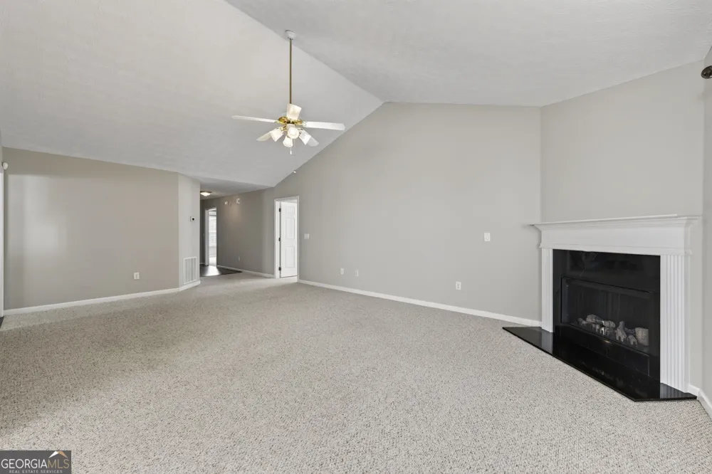 912 Village View CIR Loganville, GA 30052
