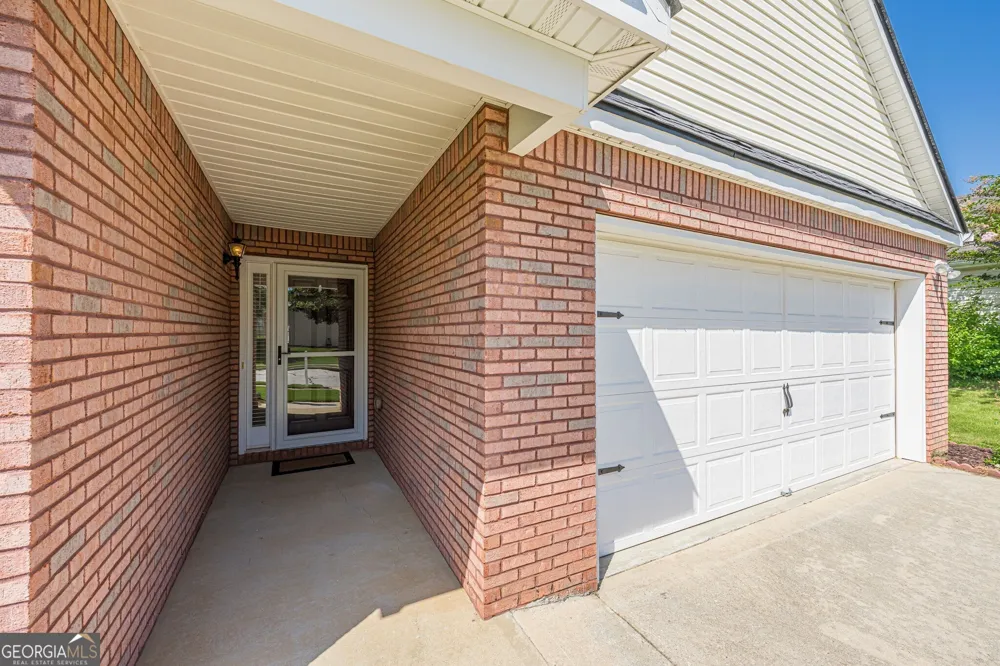 912 Village View CIR Loganville, GA 30052