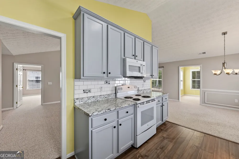 912 Village View CIR Loganville, GA 30052