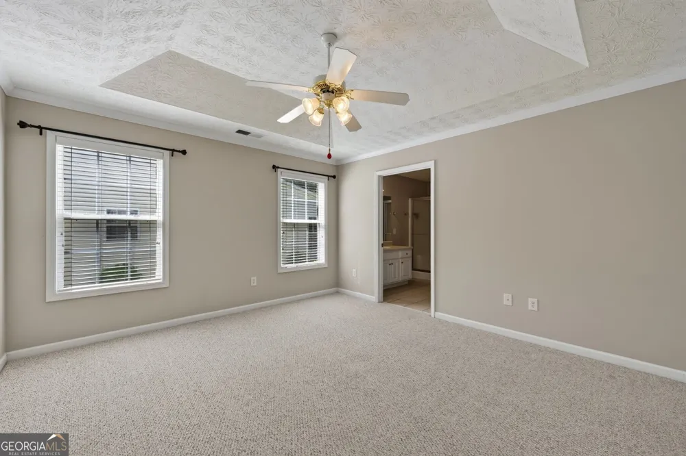 912 Village View CIR Loganville, GA 30052