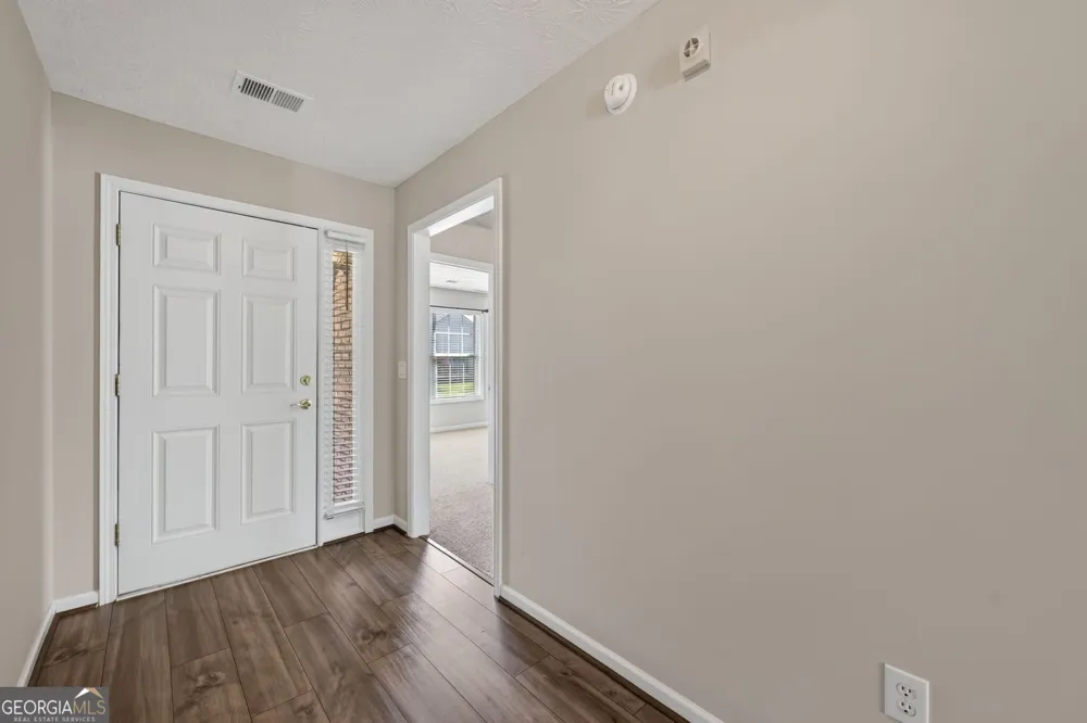 912 Village View CIR Loganville, GA 30052