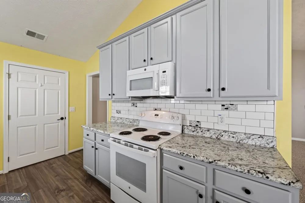 912 Village View CIR Loganville, GA 30052