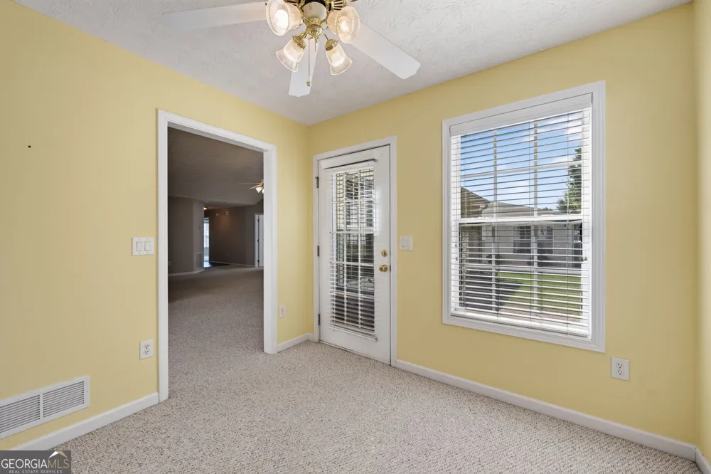 912 Village View CIR Loganville, GA 30052