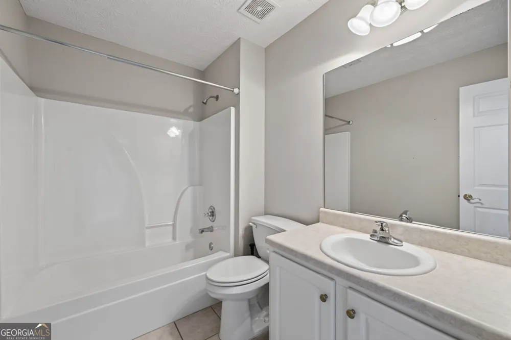 912 Village View CIR Loganville, GA 30052