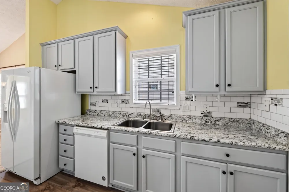 912 Village View CIR Loganville, GA 30052