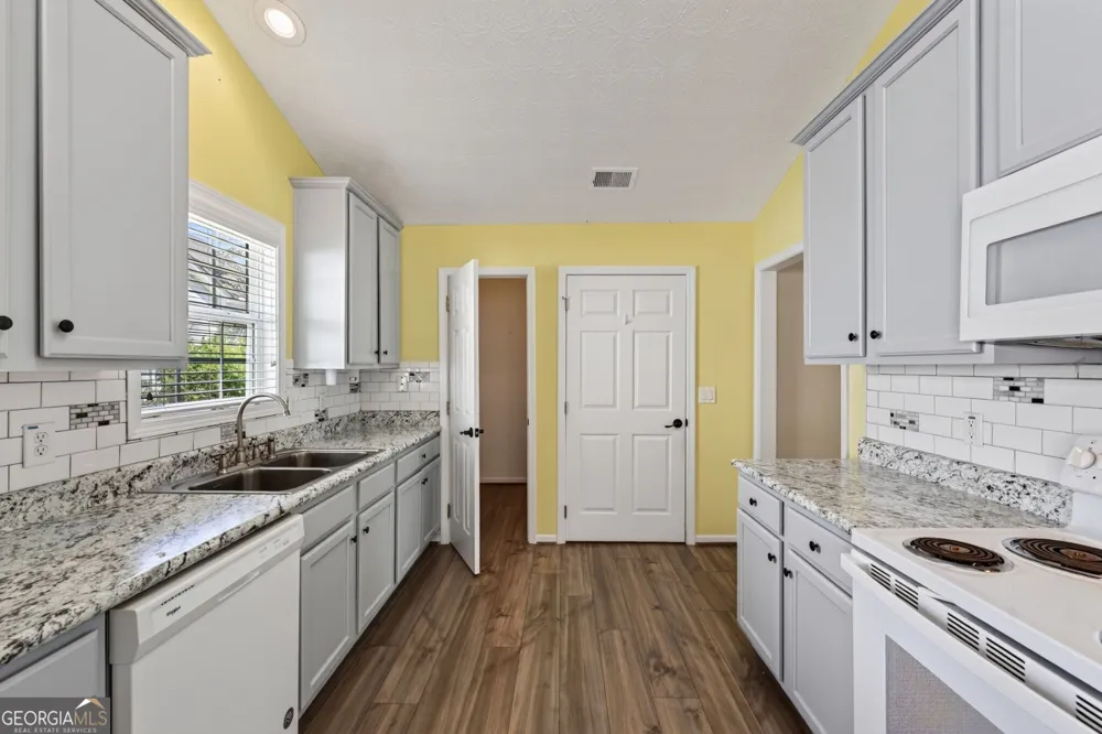 912 Village View CIR Loganville, GA 30052