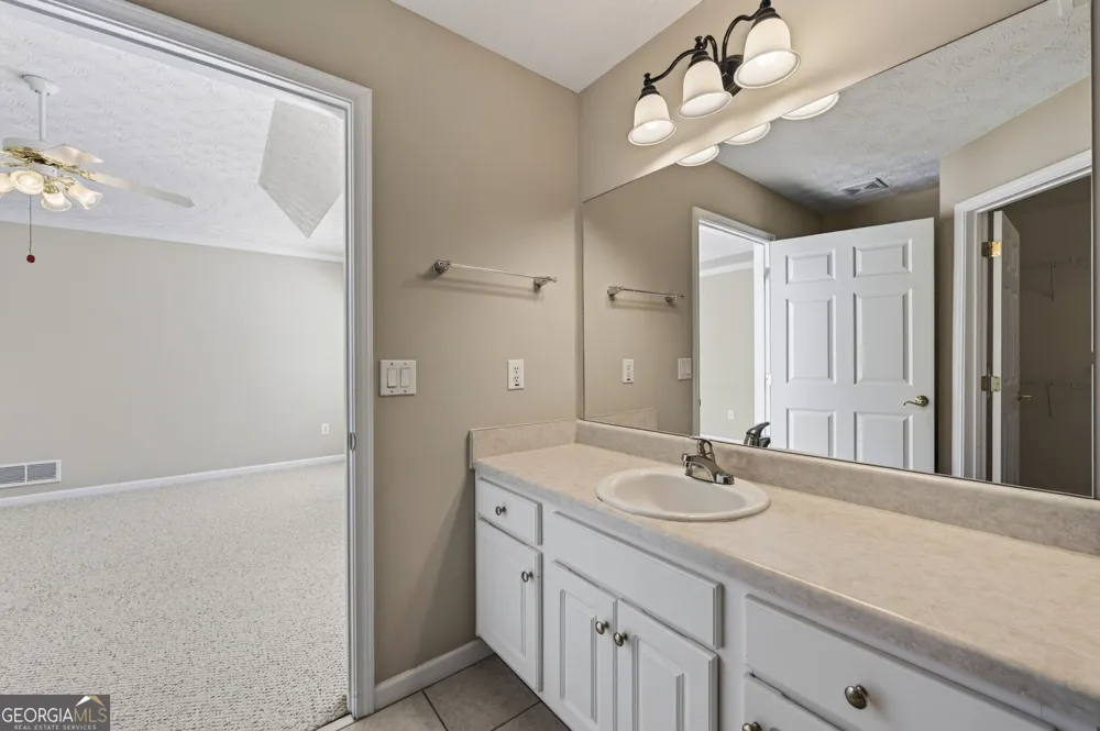 912 Village View CIR Loganville, GA 30052