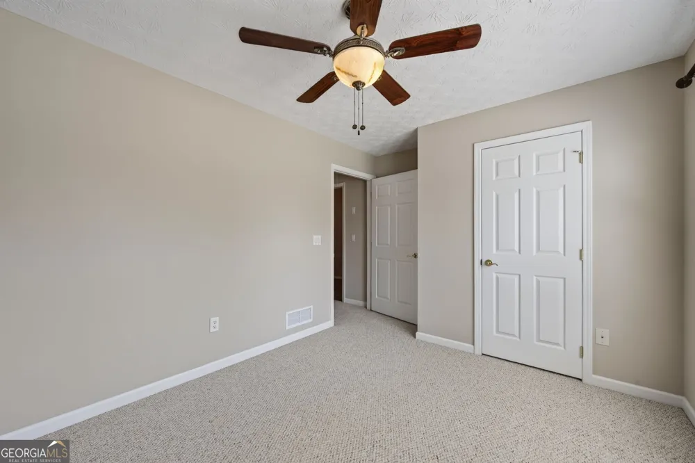 912 Village View CIR Loganville, GA 30052