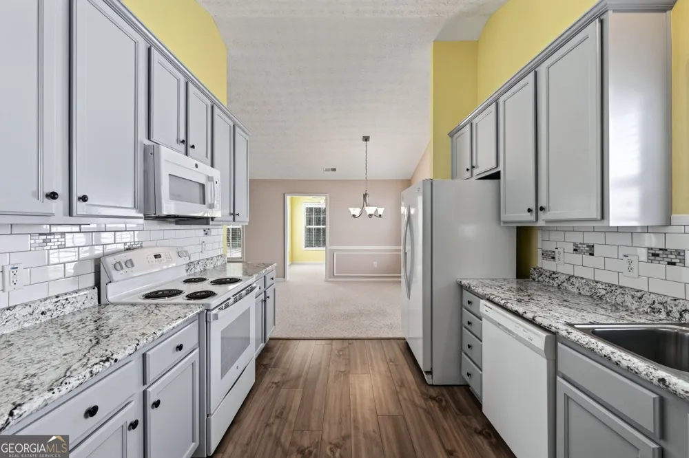 912 Village View CIR Loganville, GA 30052