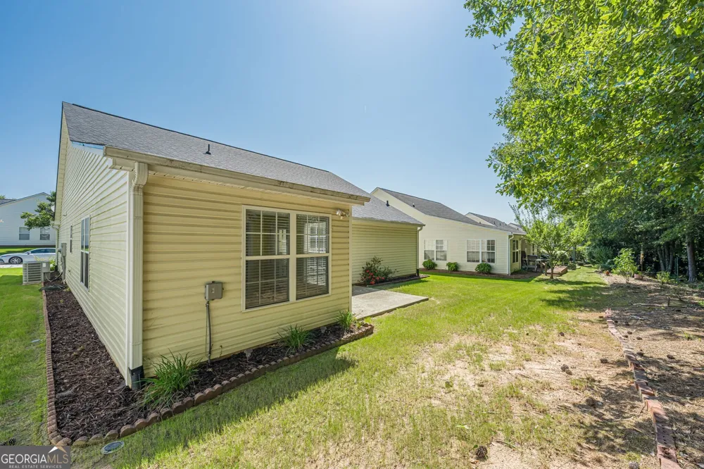 912 Village View CIR Loganville, GA 30052