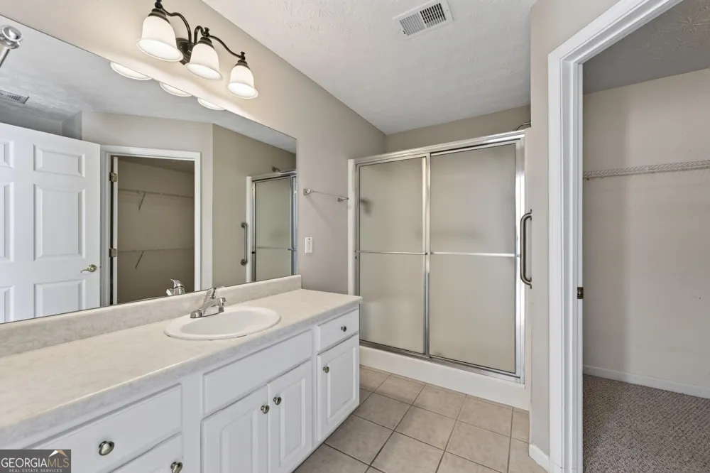 912 Village View CIR Loganville, GA 30052