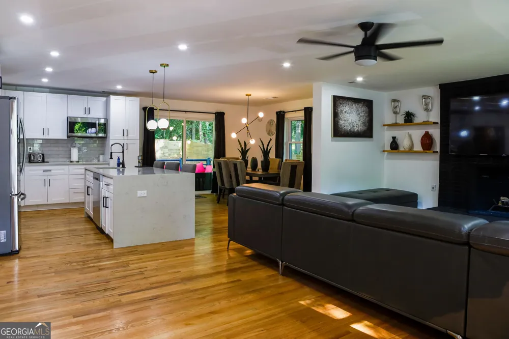 280 W Lake DR NW Atlanta, GA 30314