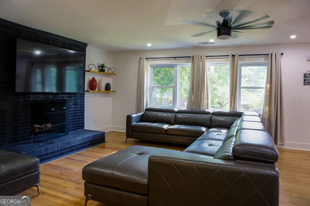 280 W Lake DR NW Atlanta, GA 30314