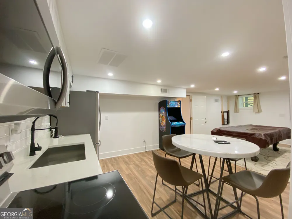 280 W Lake DR NW Atlanta, GA 30314