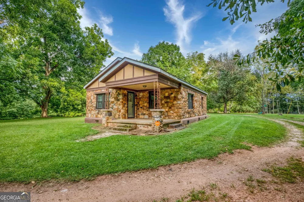 2067 Cleveland RD Bogart, GA 30622