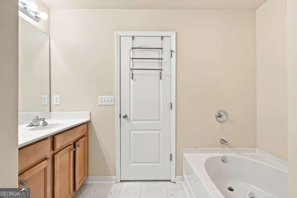 2747 Cedar DR Lawrenceville, GA 30043