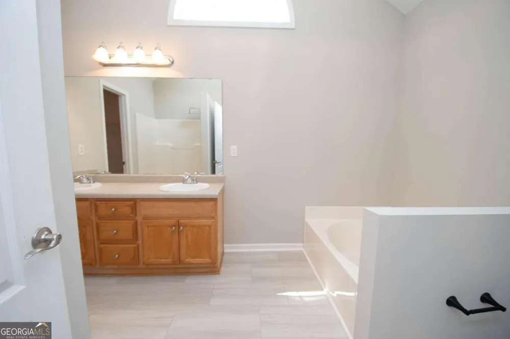 10 Walton Woods CT Newnan, GA 30263